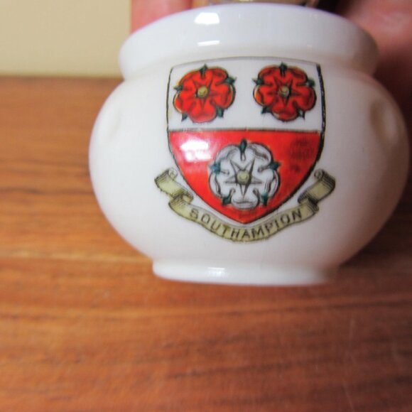 W.H. Goss crested heraldry china vintage Southampton (GC044 Grace) - Picture 3 of 7
